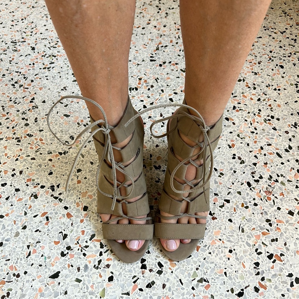 Splendid size 8 leather shoes. Comfortable and cute.